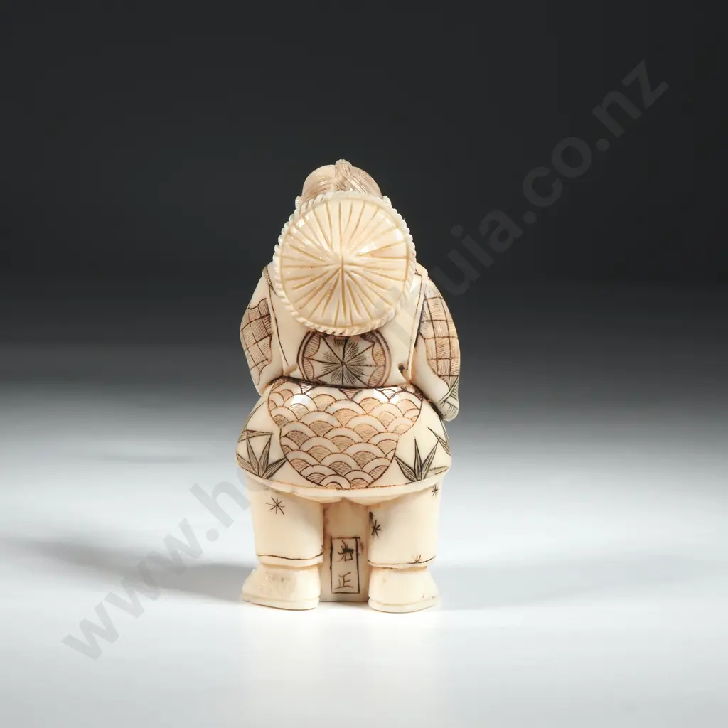 Ivory Okimono Of a A Man With A Pipe & A Cup Image 1++
