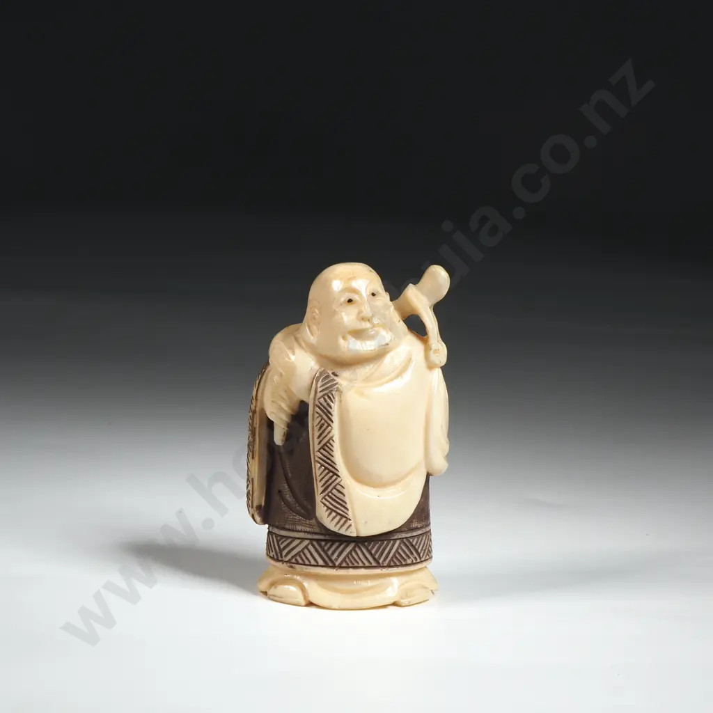 Ivory Figural Netsuke  Image 1++