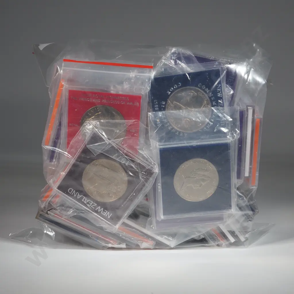 Assorted Lot of 50 New Zealand UNC One Dollar Coins  Image 1++