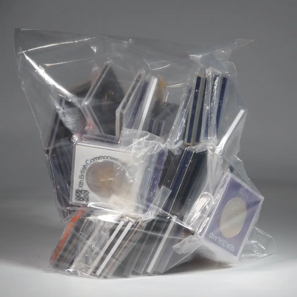 Assorted Lot of 50 New Zealand UNC One Dollar Coins  Image 1++