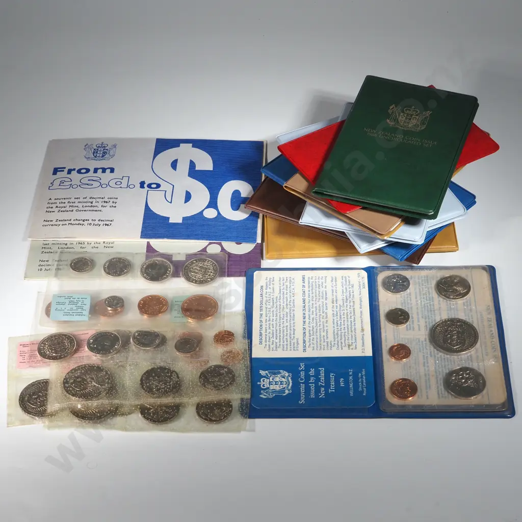 16 Uncirculated New Zealand Coin Sets  Image 1++