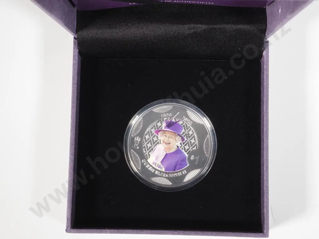 2012 Diamond Jubilee 1 Ounce Silver Coin  Image 1++