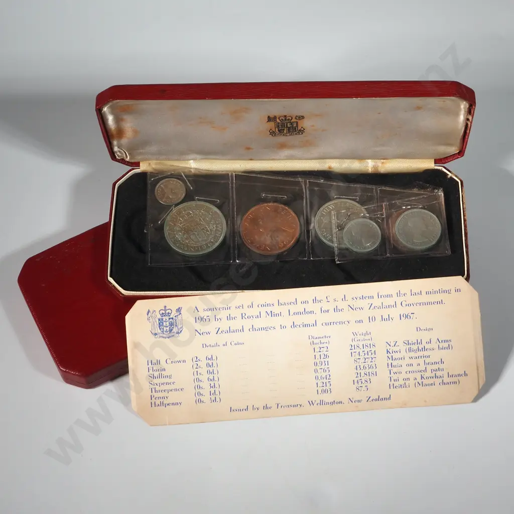 Two 1965 New Zealand Last Imperial Coin Set in Plush Case  Image 1++