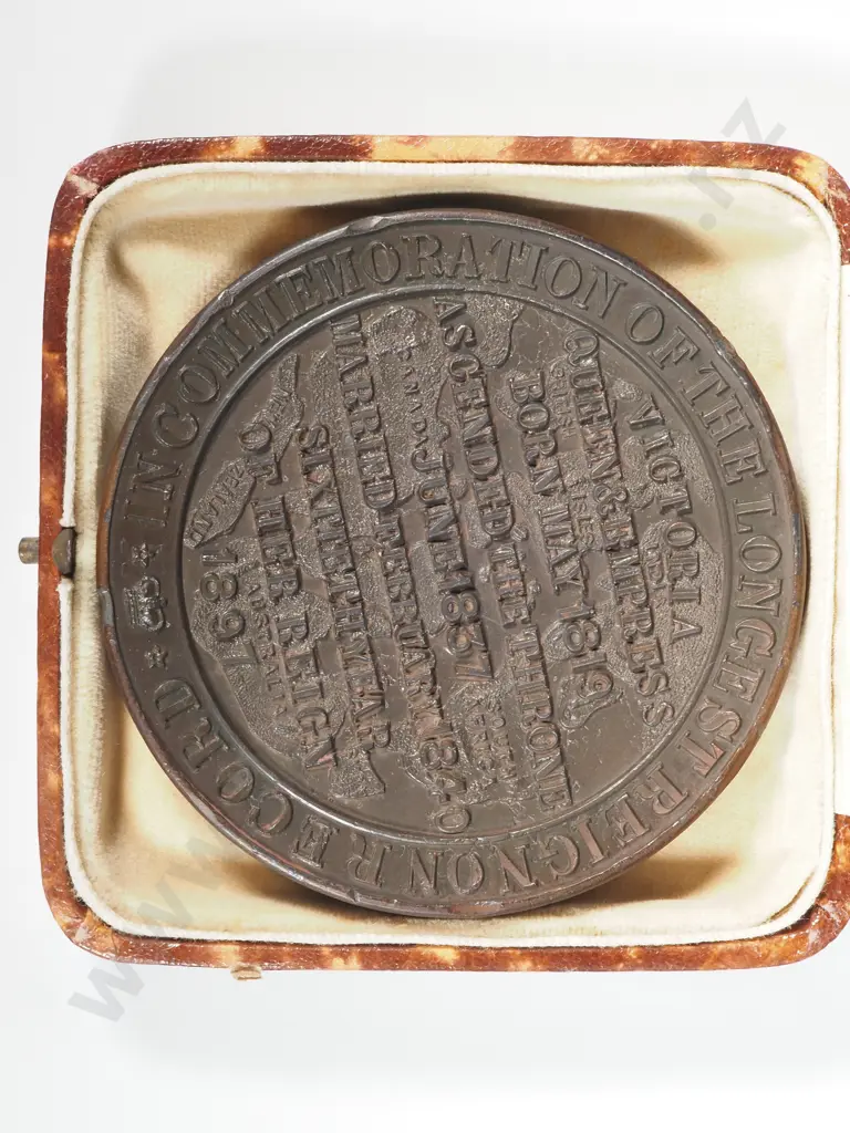 Large 1897 Victoria Commemorative Bronze Coin  Image 1++