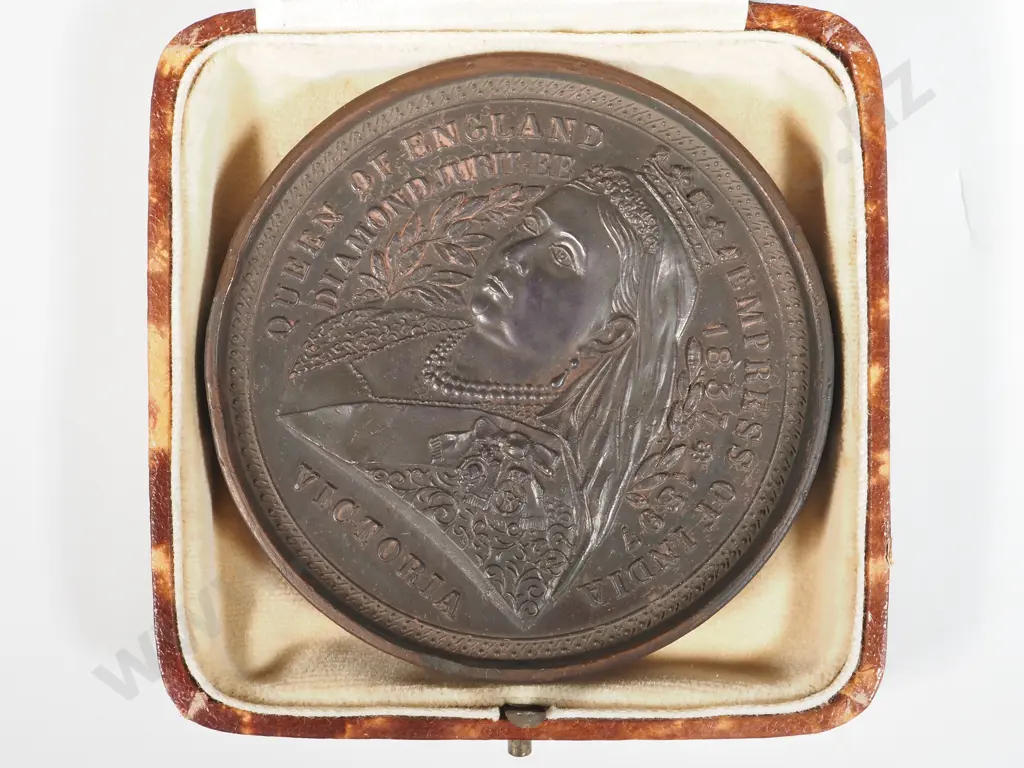 Large 1897 Victoria Commemorative Bronze Coin  Image 1++