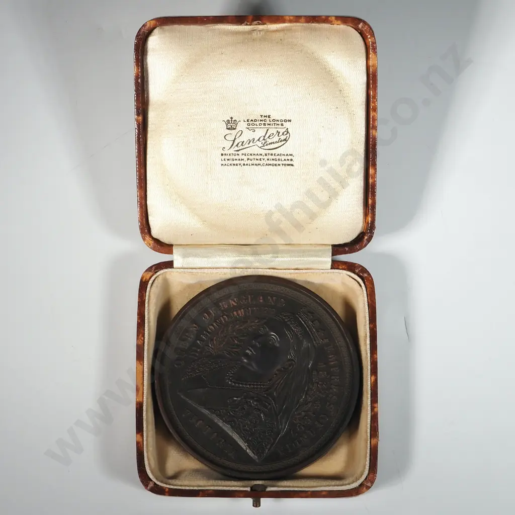 Large 1897 Victoria Commemorative Bronze Coin  Image 1++