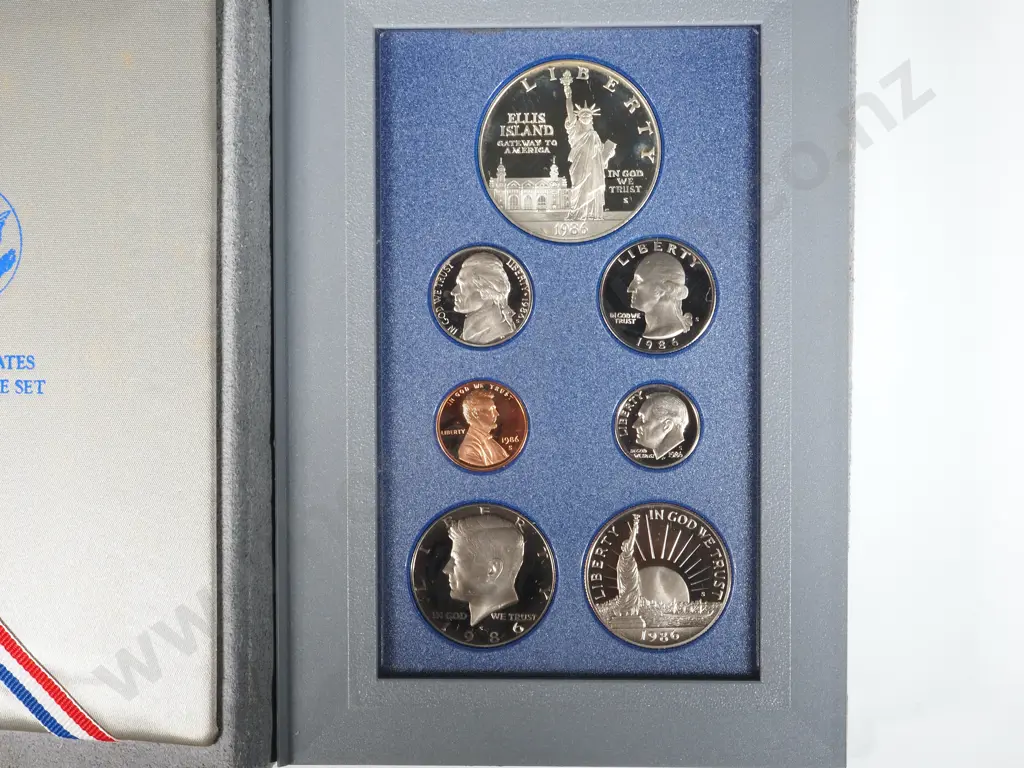 1986 United States of America Proof Coin Set w Silver Dollar  Image 1++