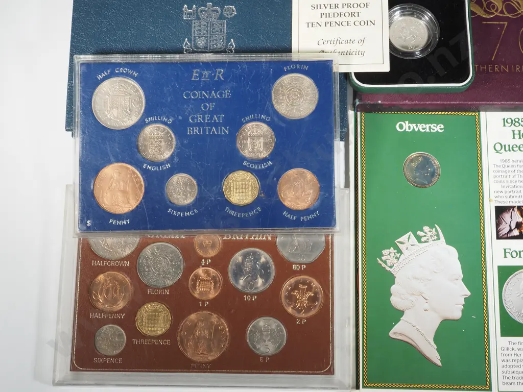 Six United Kingdom Coin Sets & Singles  Image 1++