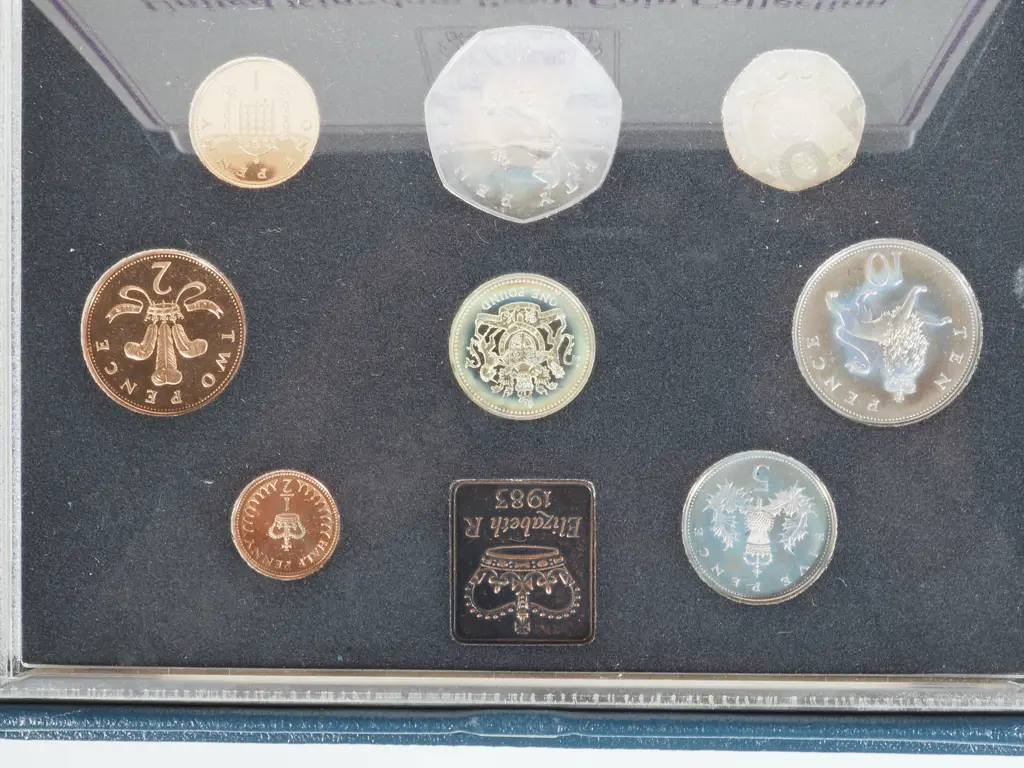 1983 United Kingdom Proof Coin Set  Image 1++