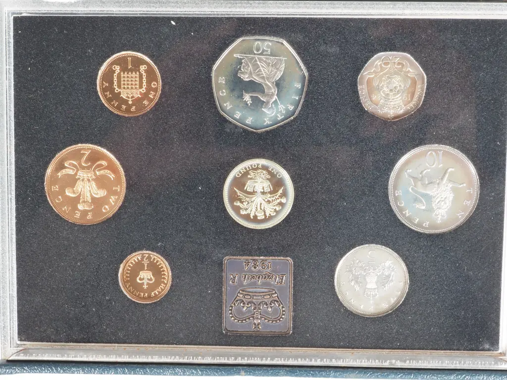 1984 United Kingdom Proof Coin Set  Image 1++