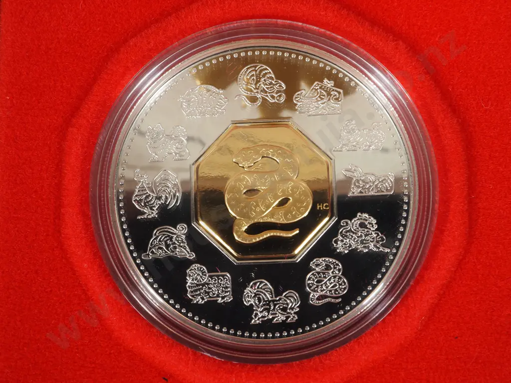 2001 Luna Silver Coin from Canada - 1 Troy Ounce ASW  Image 1++