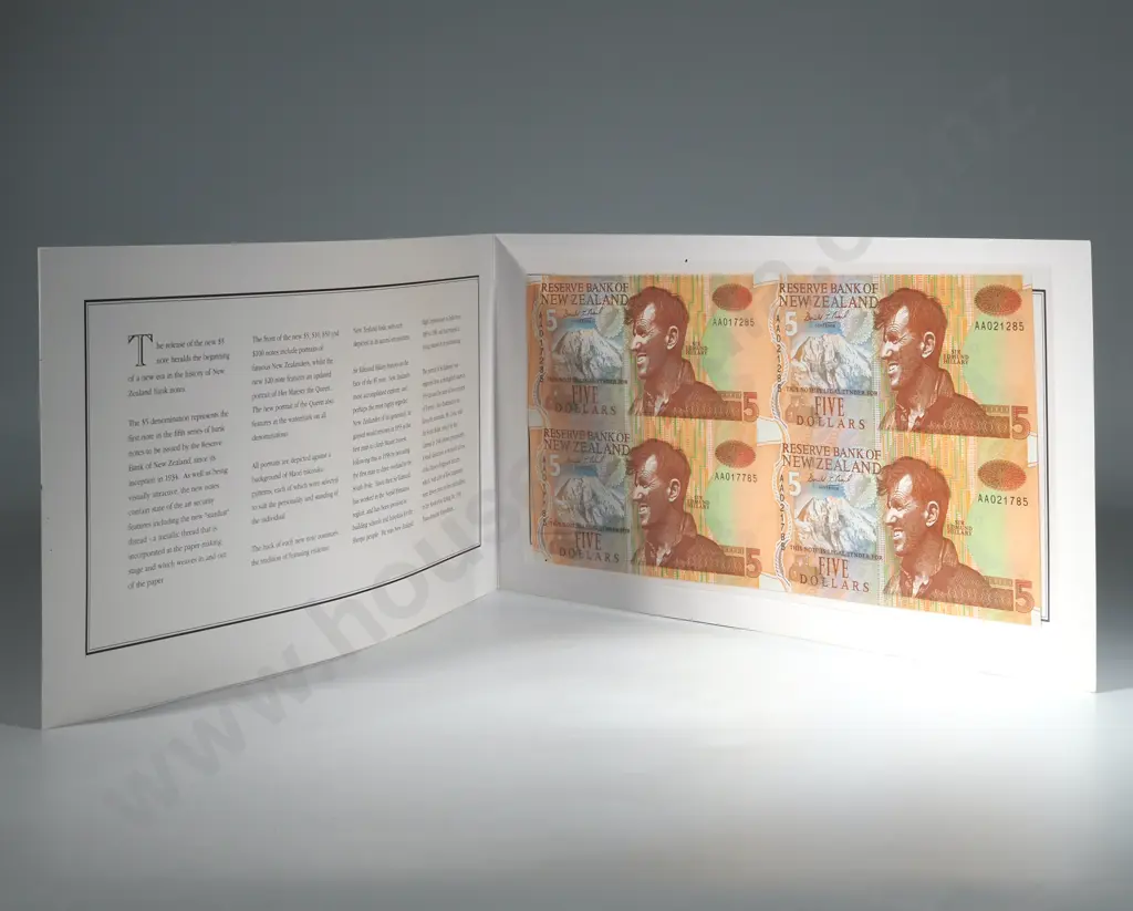 1992 Five Dollar Uncut Sheet of Four Presentation Pack  Image 1++