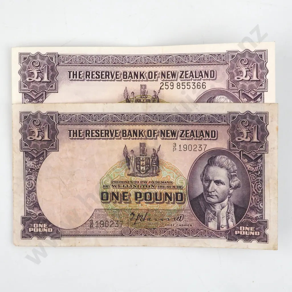 Two New Zealand One Pound Banknotes - Hanna & Fleming  Image 1++