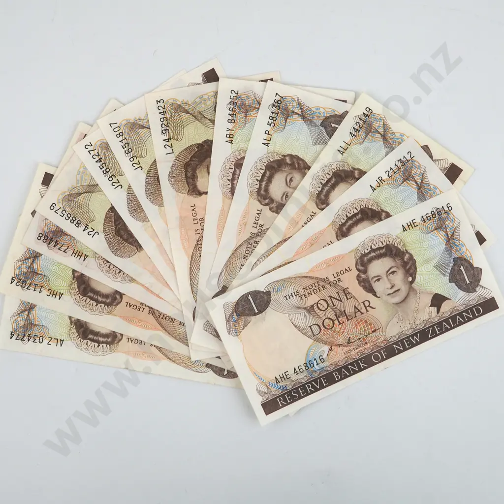 12 New Zealand Knight & Russell One Dollar Banknotes - Various Grades  Image 1++