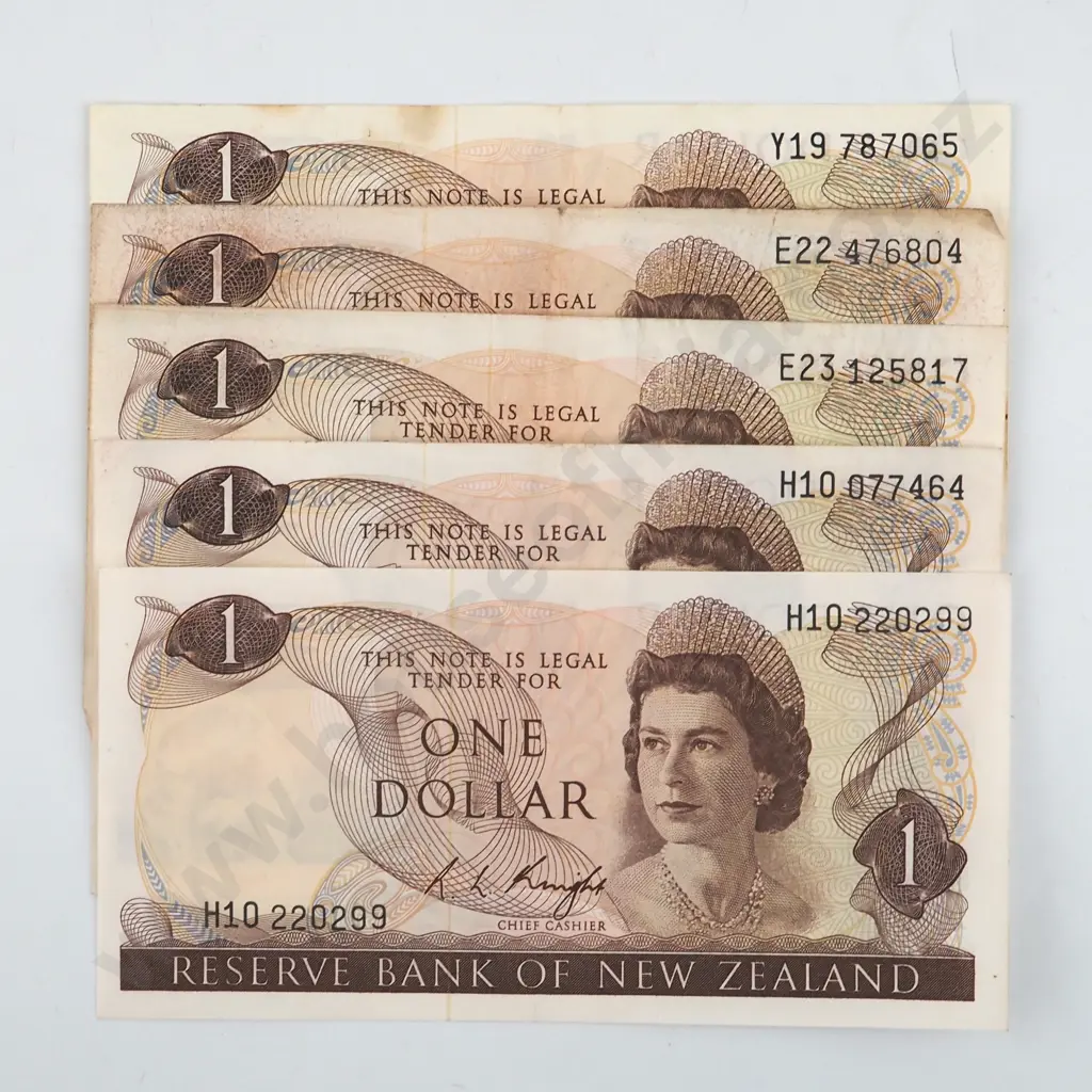 Five New Zealand Knight One Dollar Banknotes  Image 1++