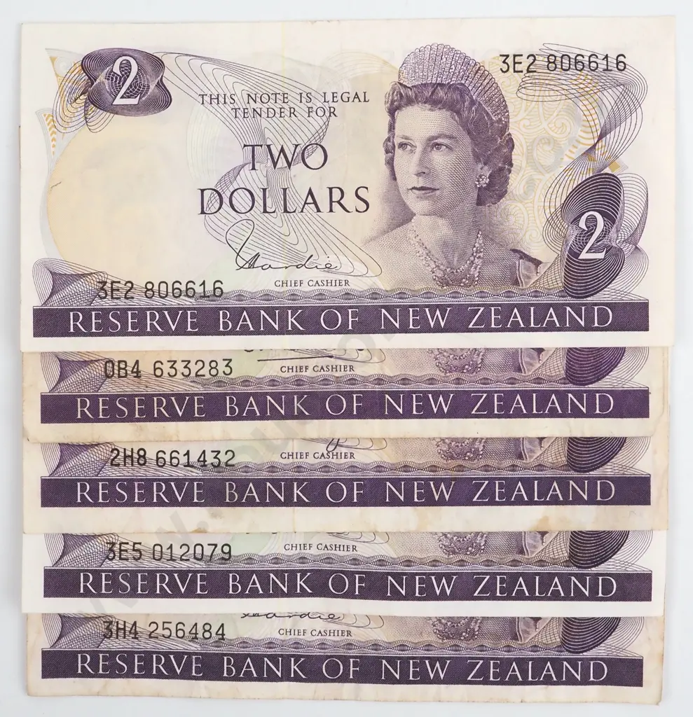 Five New Zealand Assorted Signature Two Dollar Banknotes Incl Fleming Image 1++