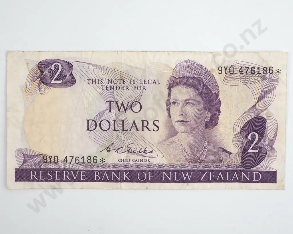 New Zealand Wilks Two Dollar Star Note 9Y0 Prefix Image 1++