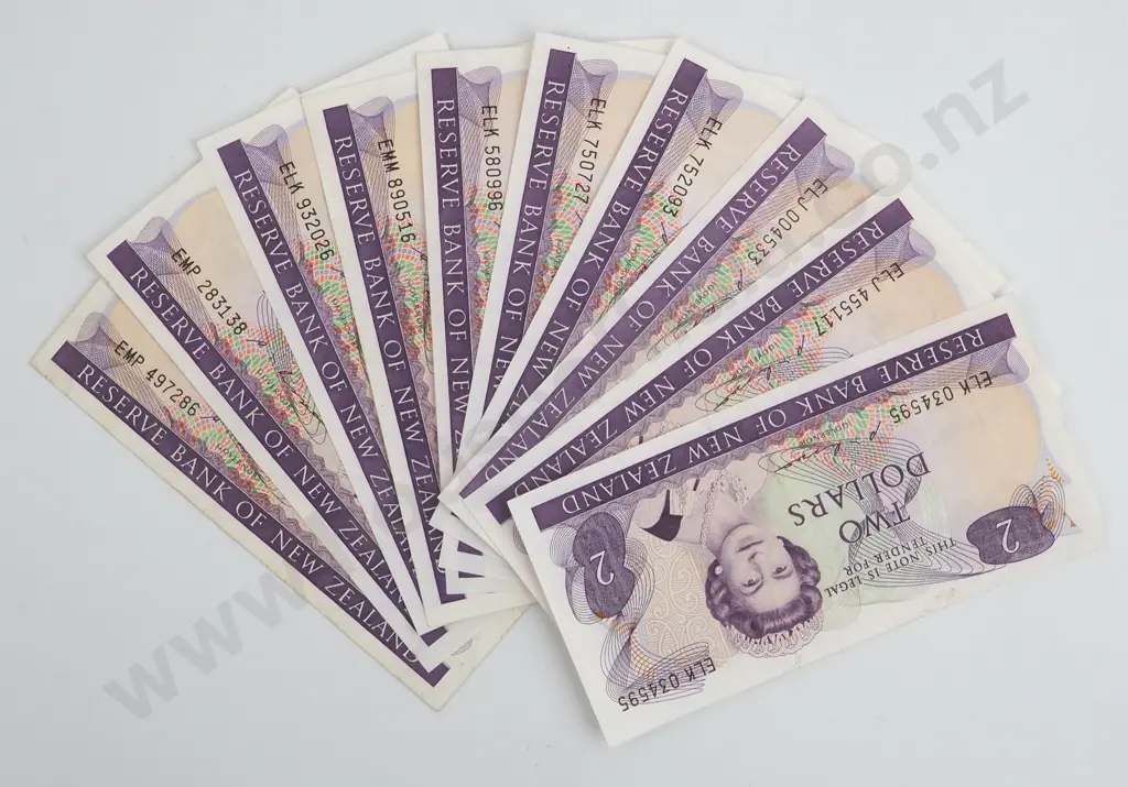 10 New Zealand Two Dollar Russell Banknotes - Better Grades  Image 1++