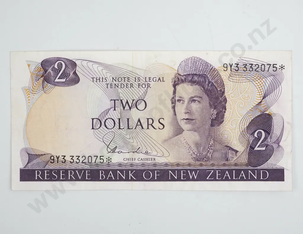New Zealand Two Dollar Hardie Star Banknote 9Y3 Image 1++