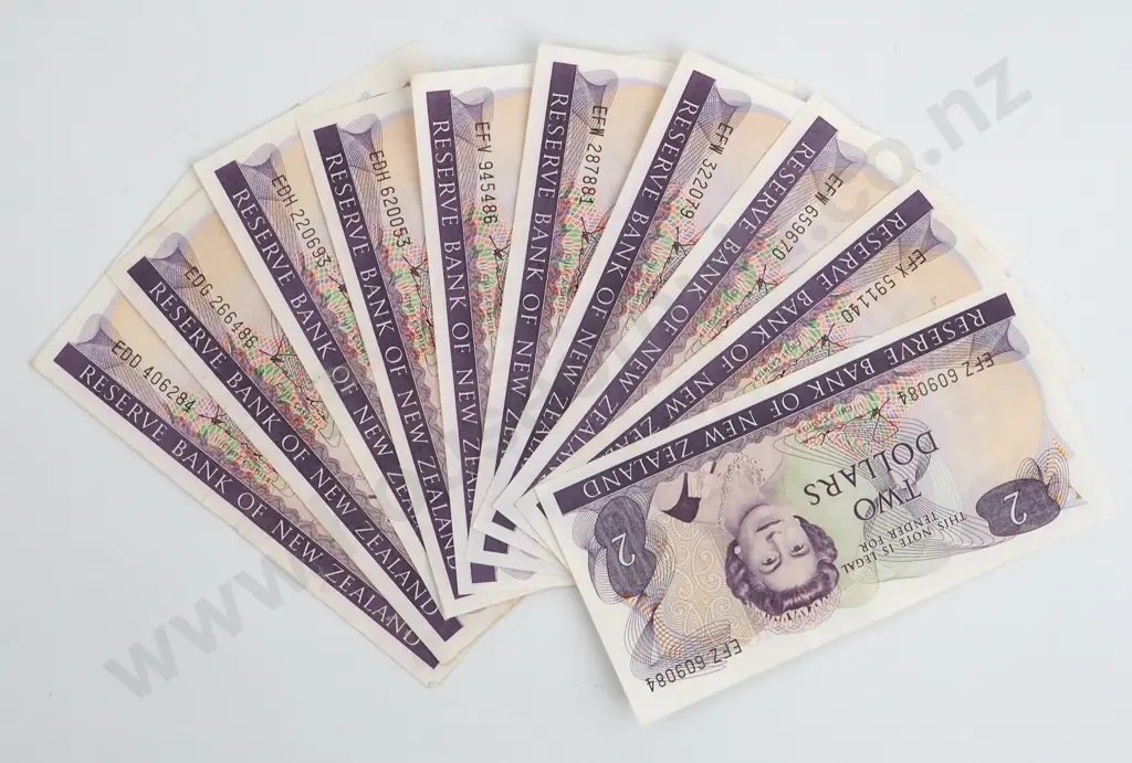 10 New Zealand Two Dollar Hardie Banknotes - Better Grades  Image 1++