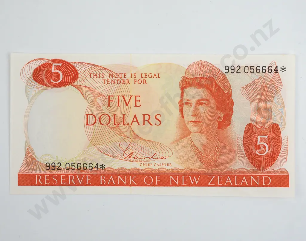 New Zealand Five Dollar Hardie Star Banknote AUNC   Image 1++