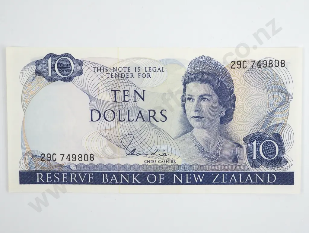 New Zealand Ten Dollar Knight Banknote AUNC Image 1++