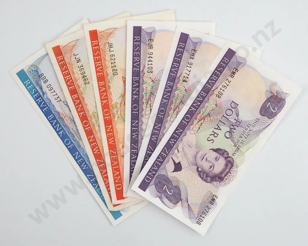 Assorted New Zealand Banknotes Image 1++
