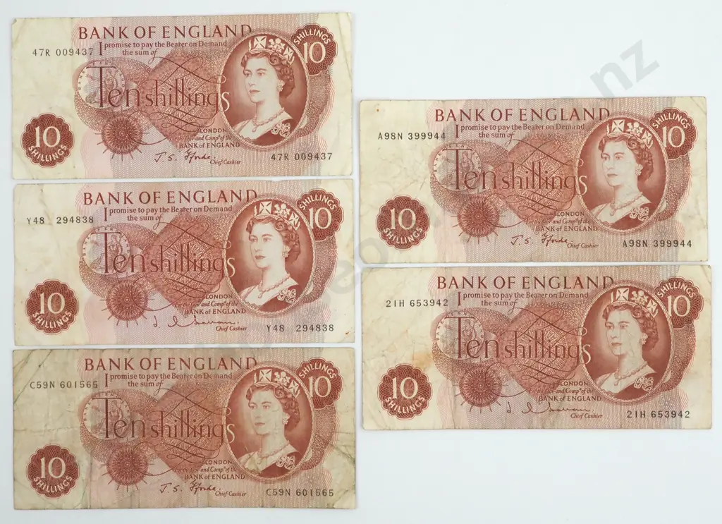 Five Bank of England 10 Shilling Banknotes Image 1++