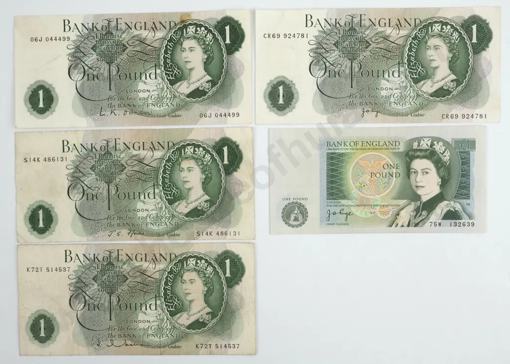 Five United Kingdom One Pound Banknotes  Image 1++