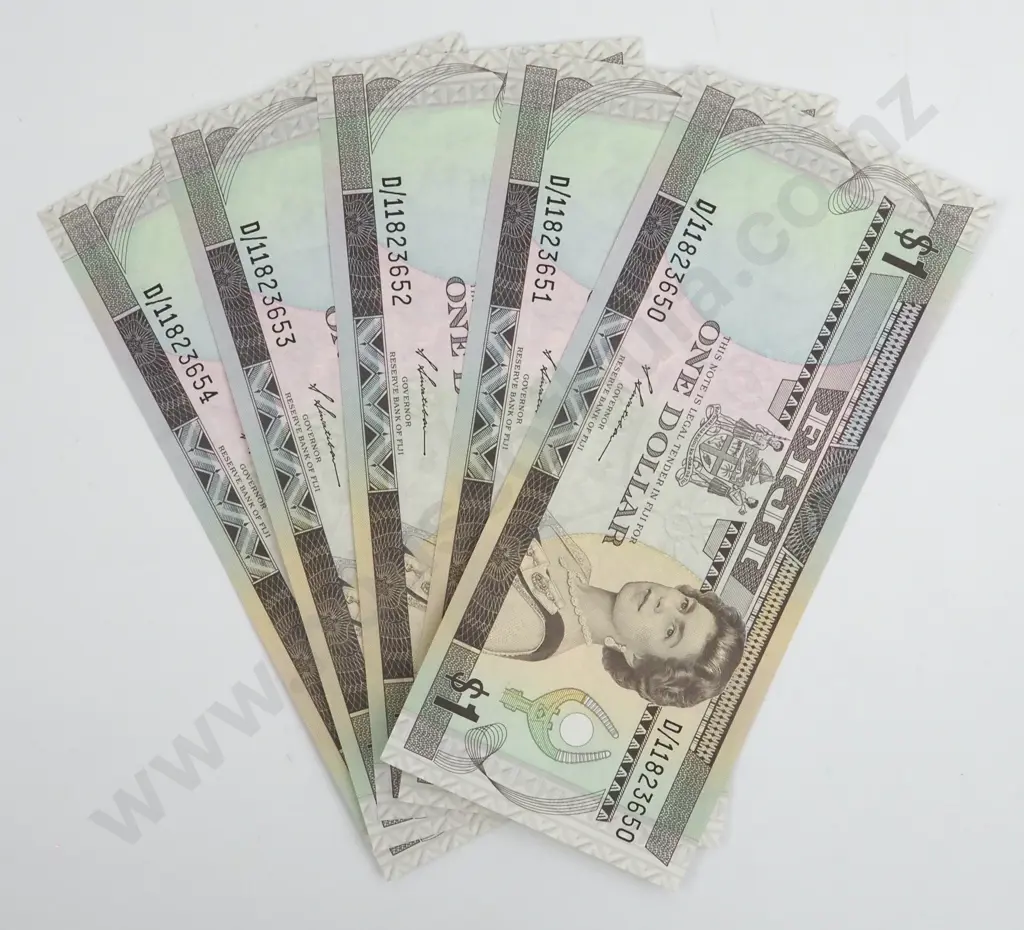 Five Consecutive Fiji One Dollar Banknotes UNC Image 1++