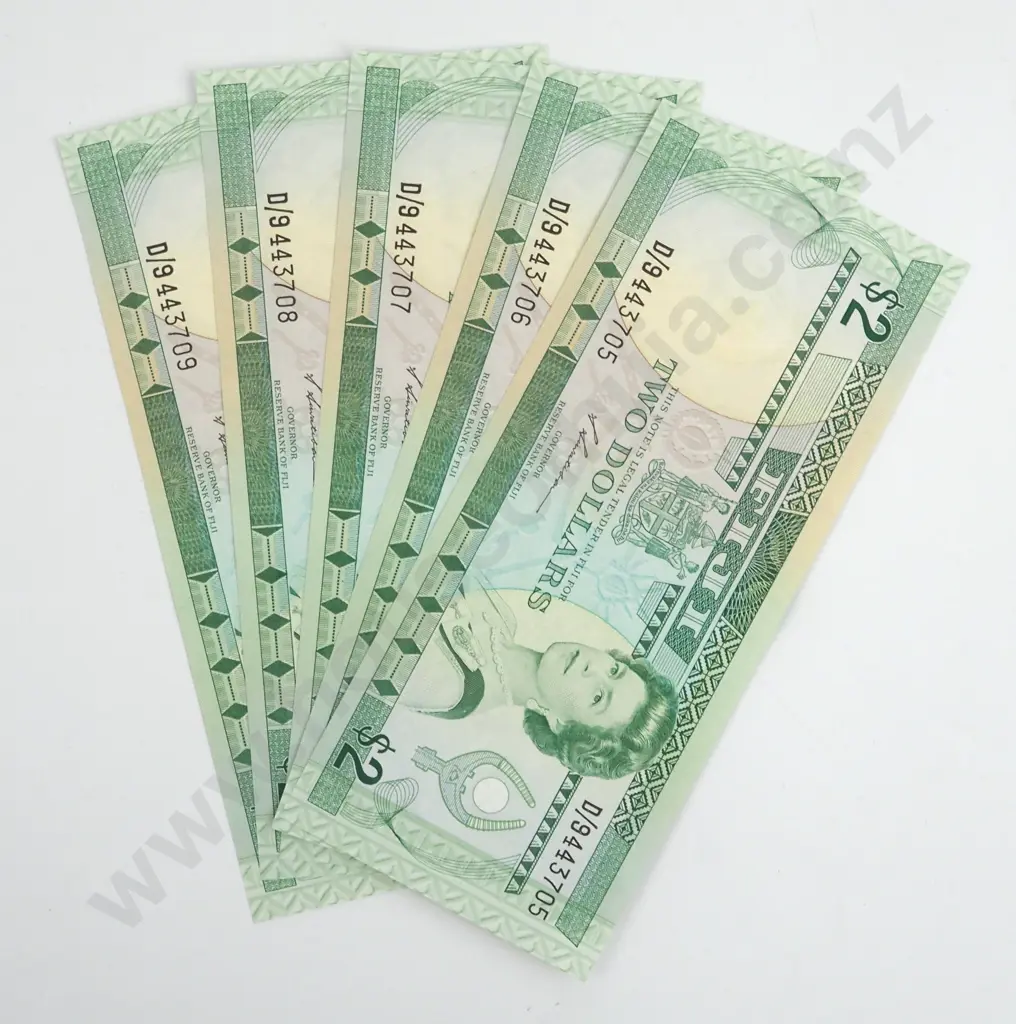 Five Consecutive Fiji Two Dollar Banknotes UNC Image 1++