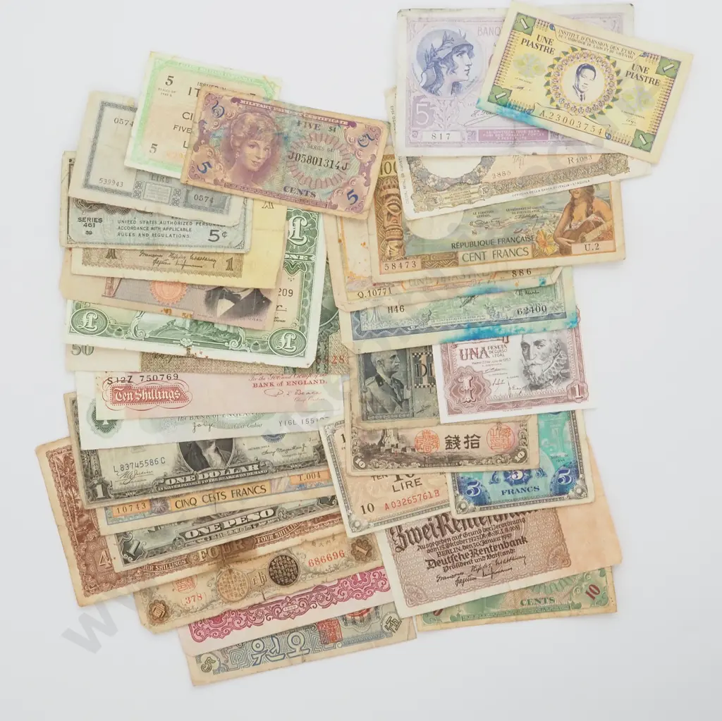 30 World Banknotes  Image 1++