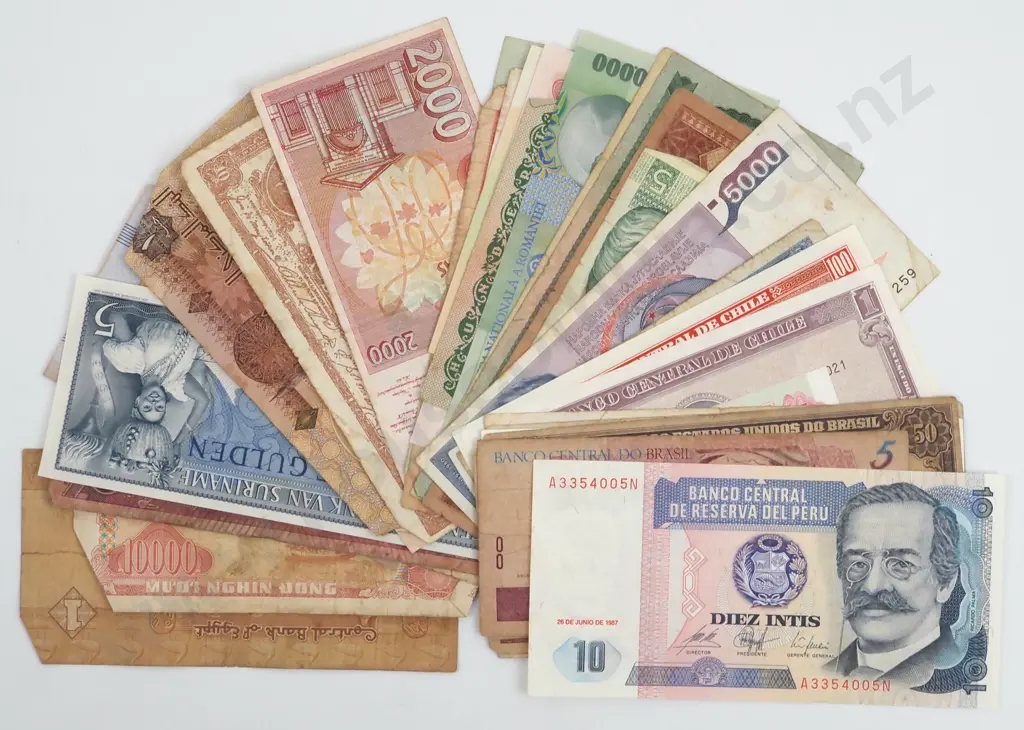 Approximately 30 Vintage World Banknotes  Image 1++