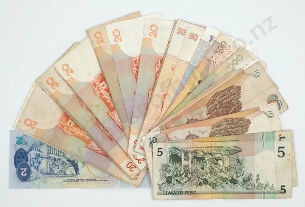 Assorted Lot of Philippine Banknotes  Image 1++