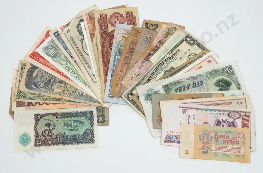 Approximately 30 Vintage World Banknotes  Image 1++