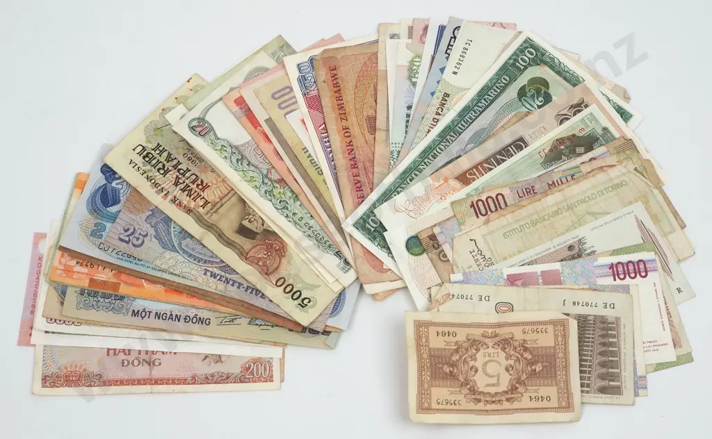 Approximately 30 World Banknotes   Image 1++