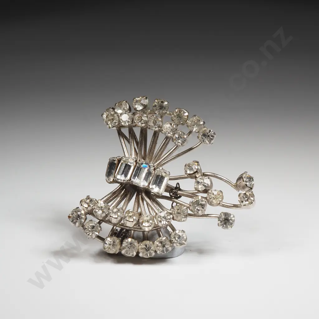 Vintage Jewel Style Butterfly & Silver Tone Brooch Image 1++