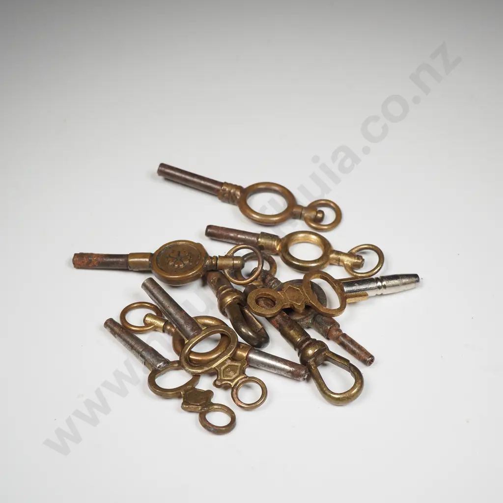10 Antique Pocket Watch Keys Image 1++