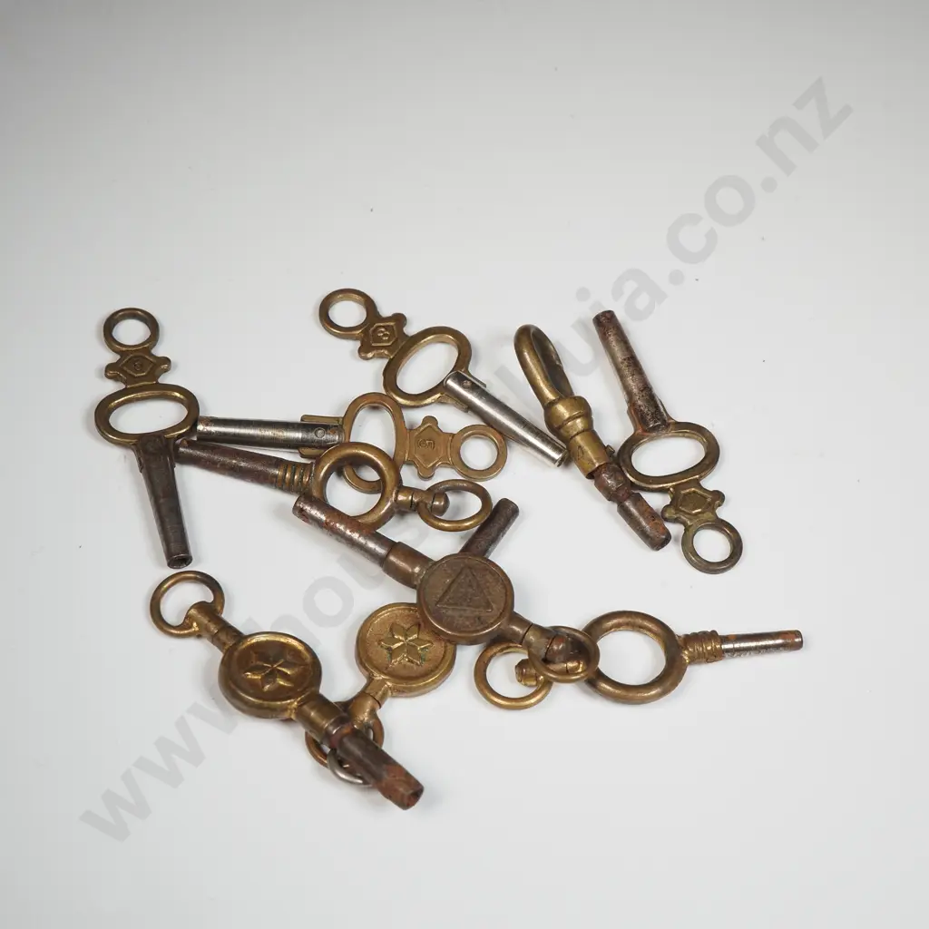 10 Antique Pocket Watch Keys Image 1++
