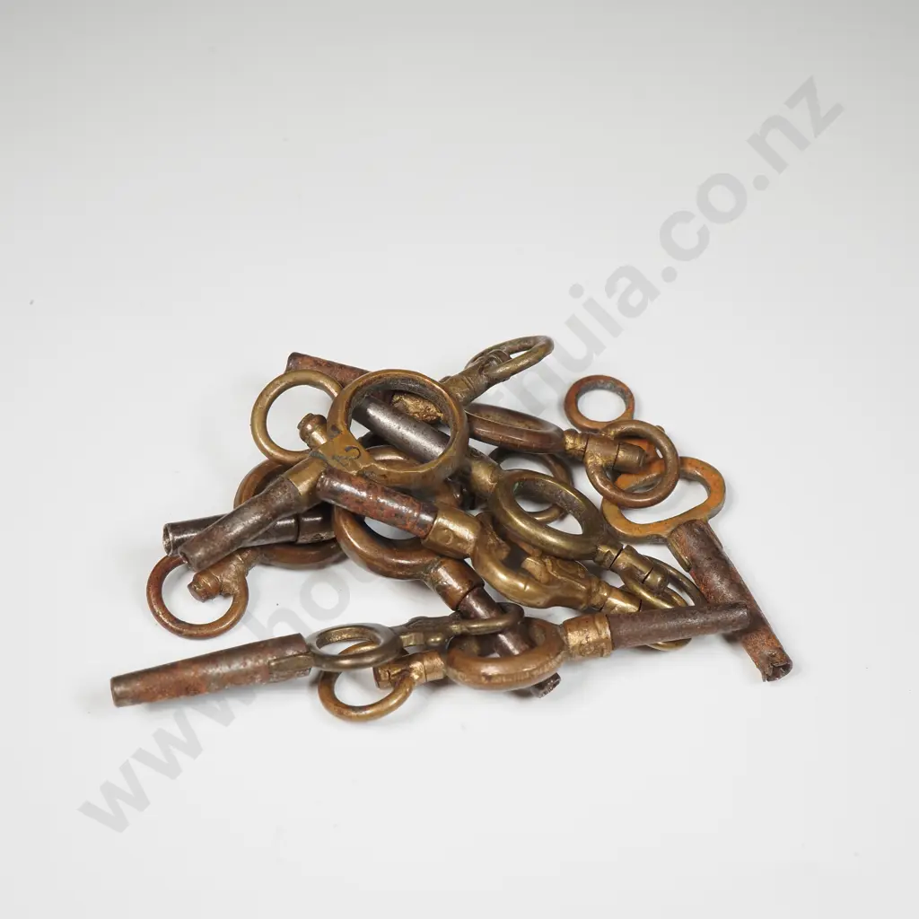 10 Assorted Antique Pocket Watch Keys Image 1++