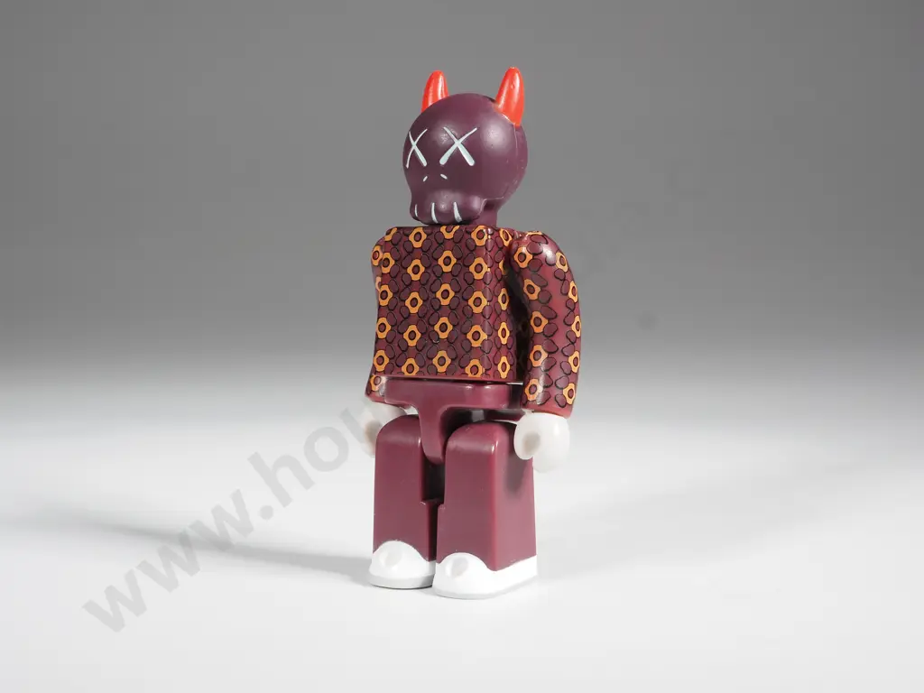 KAWS.002 Art Figurine Image 1++