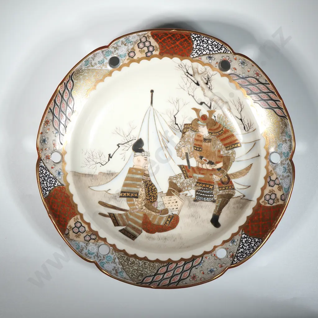 Satsuma/Kutani Bowl With Scalloped Edge & Holes To Rim with Two Warriors In Samurai Armour Image 1++