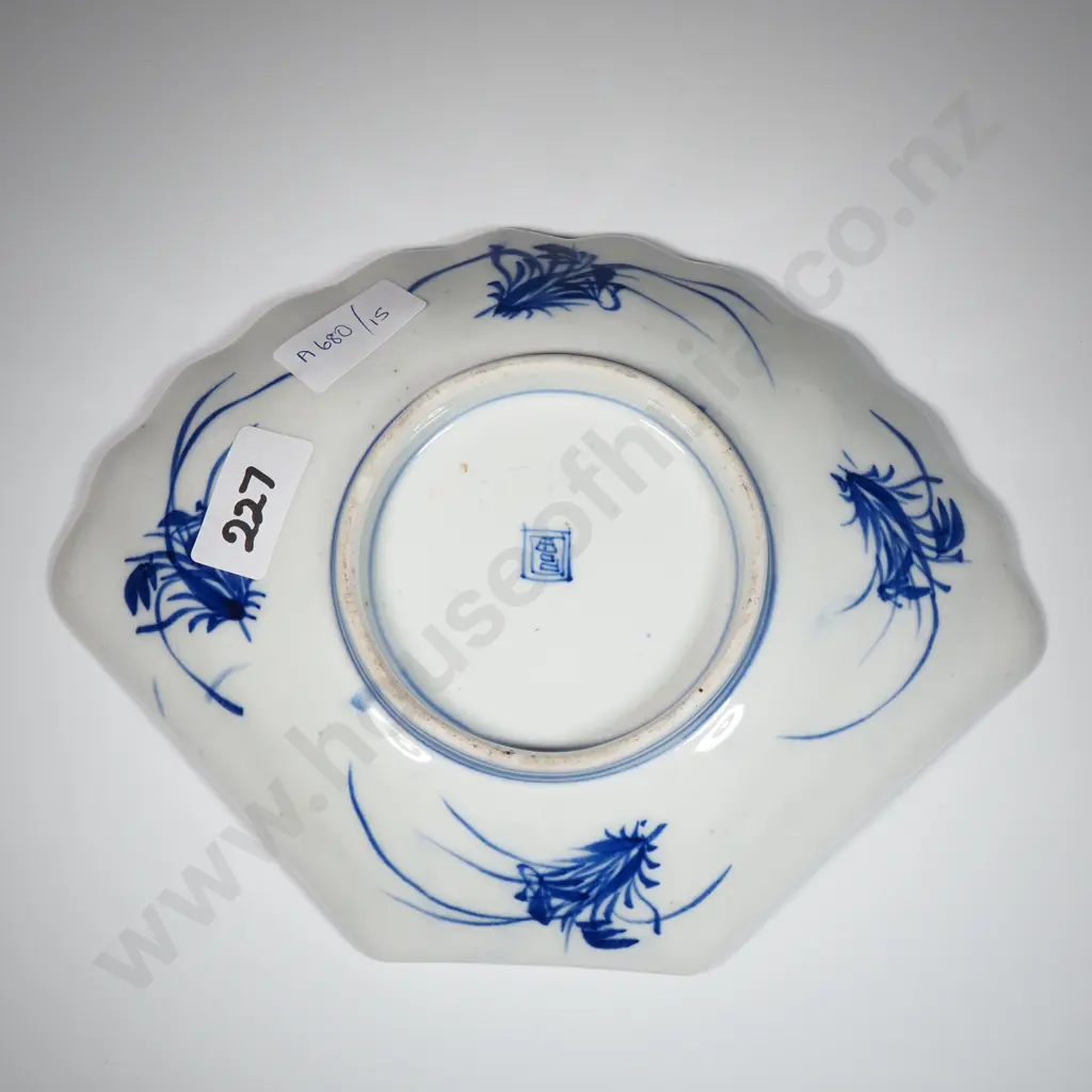 Imari Porcelain Fan Shaped Dish With Distinctive Scalloped Edge & With Gold Blue & Red Colourings. Image 1++