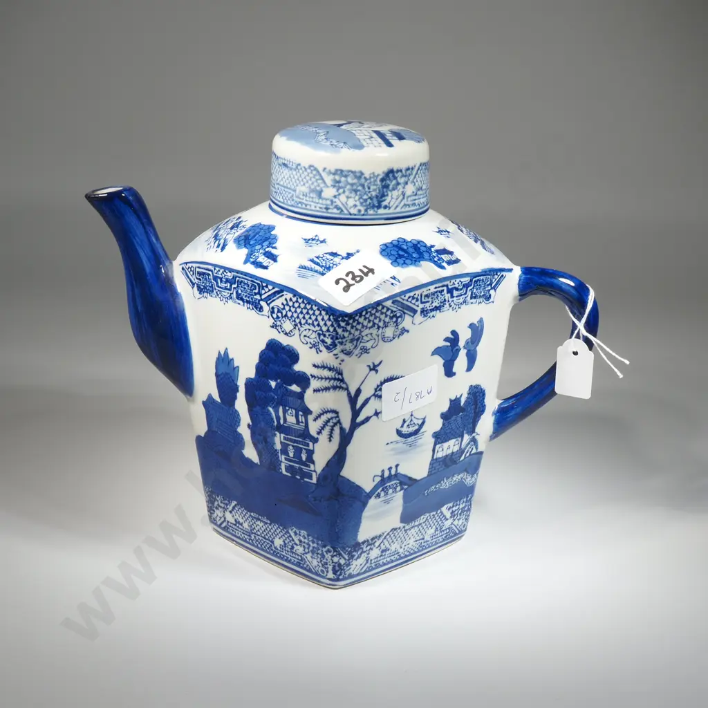 Blue Willow Pattern Square Teapot.  Image 1++