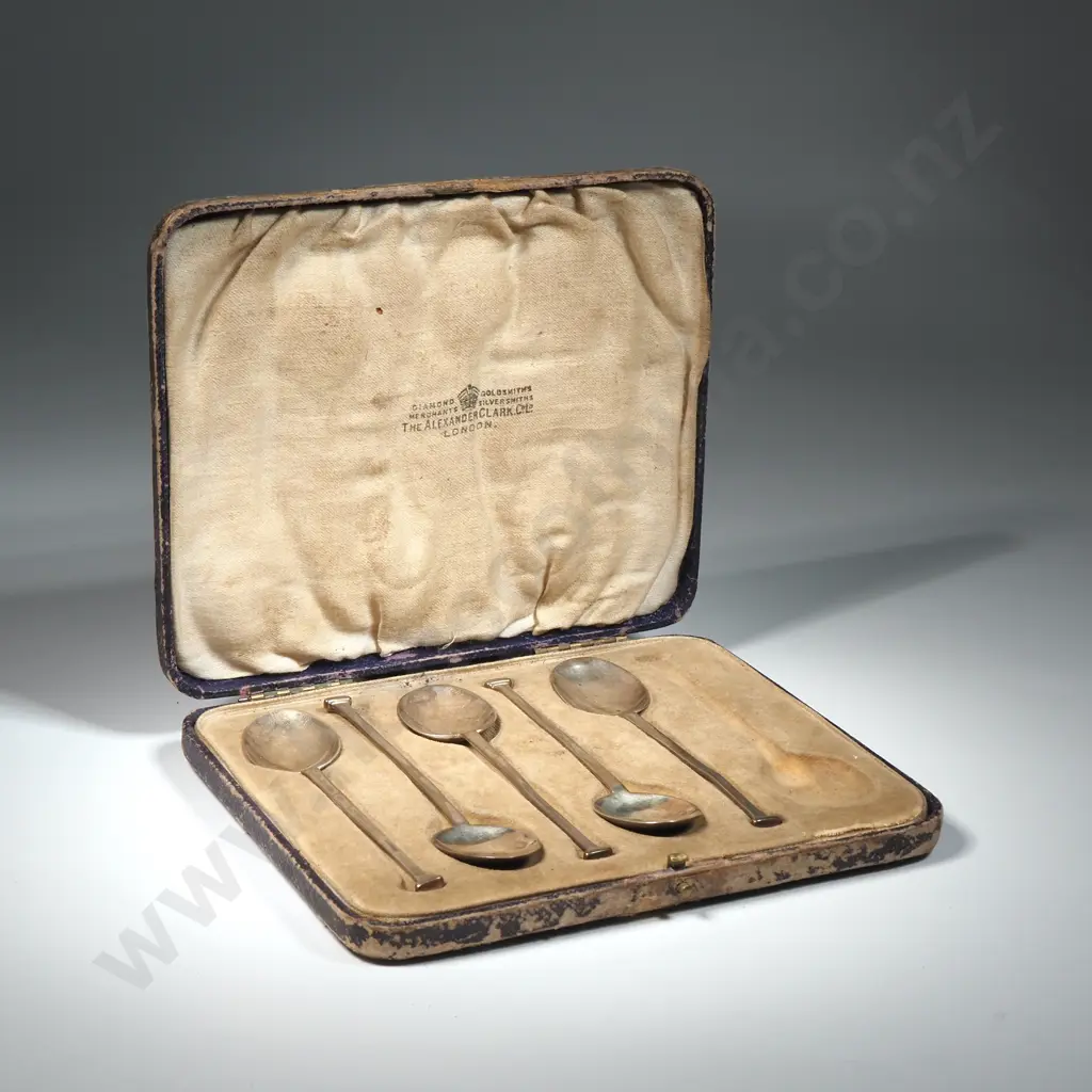 Five Sterling Silver Seal End Teaspoons In Original Box. One Missing. Goldsmith & Silversmiths. Sheffield  1926 Image 1++