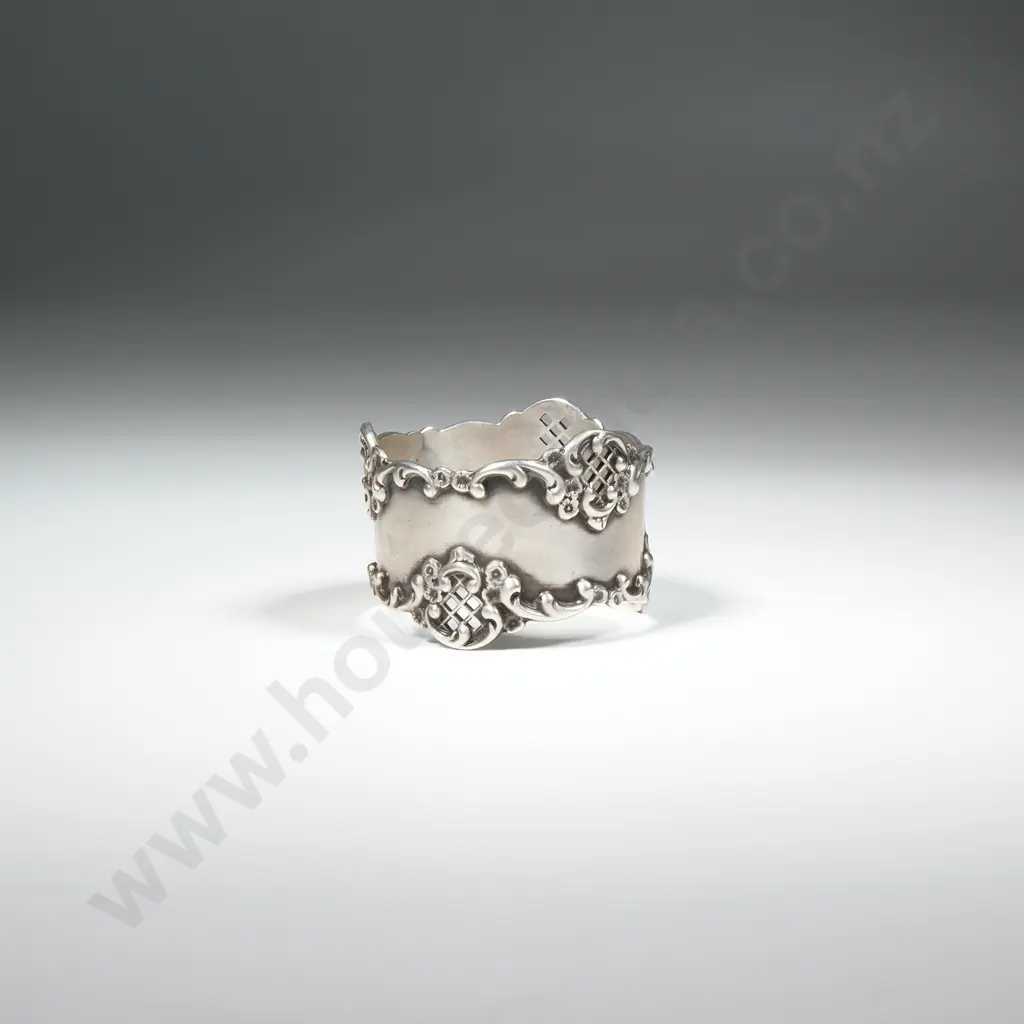 Sterling Silver Napkin Ring w Ornate Rim  Image 1++