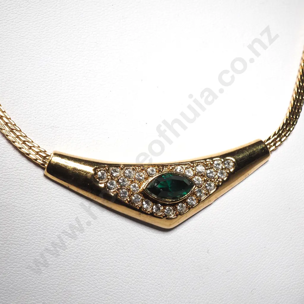 A Costume Jewellery Suite Comprising Necklace, Brooch, Earrings, Brooch & Ring. Gold Tone Set w Green & White Stones Image 1++