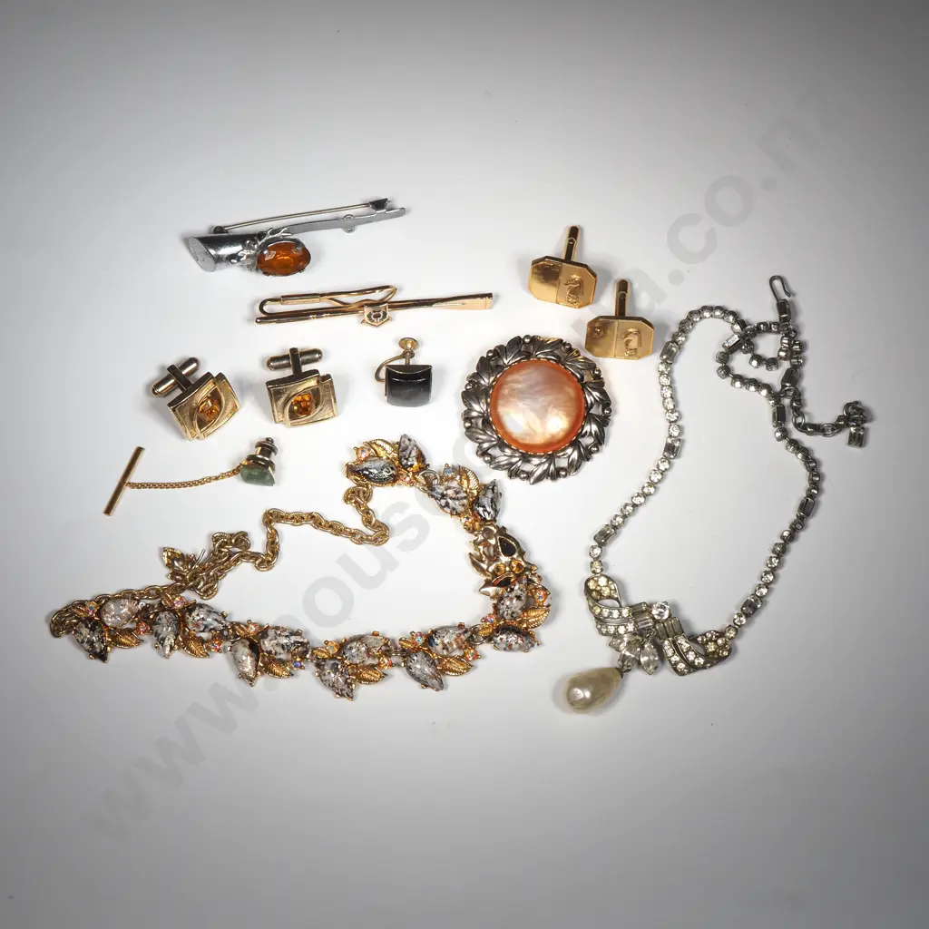 Quantity Of Vintage Jewellery Including A Tie Pin In the Form Of Rowing Oar w Scottish Thistle Image 1++