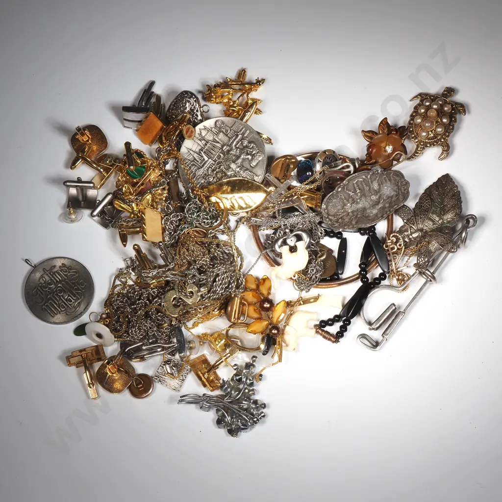 Quantity of Costume Jewellery Brooches, Gold Plate Slave Bracelet, Cufflinks  Image 1++