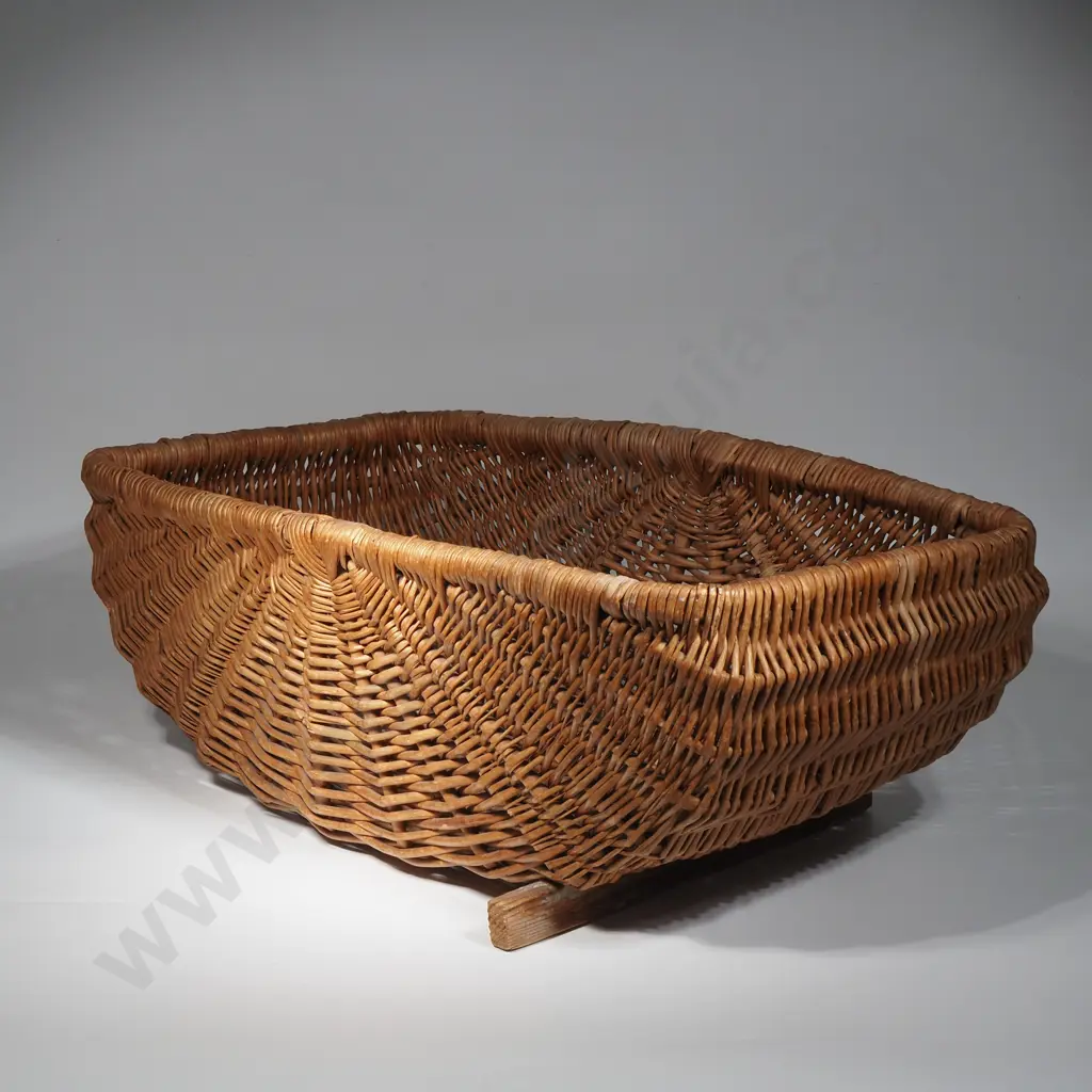 Vintage Wicker Moses Basket  Image 1++